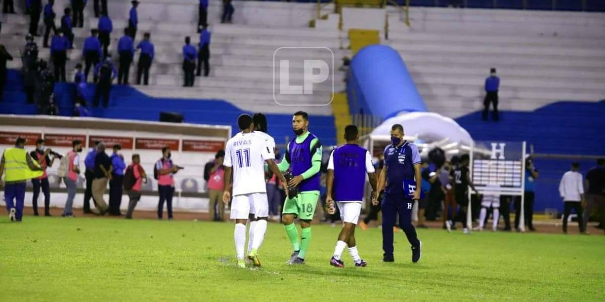 Los seleccionados hondureños se mostraron muy golpeados por esta nueva derrota.