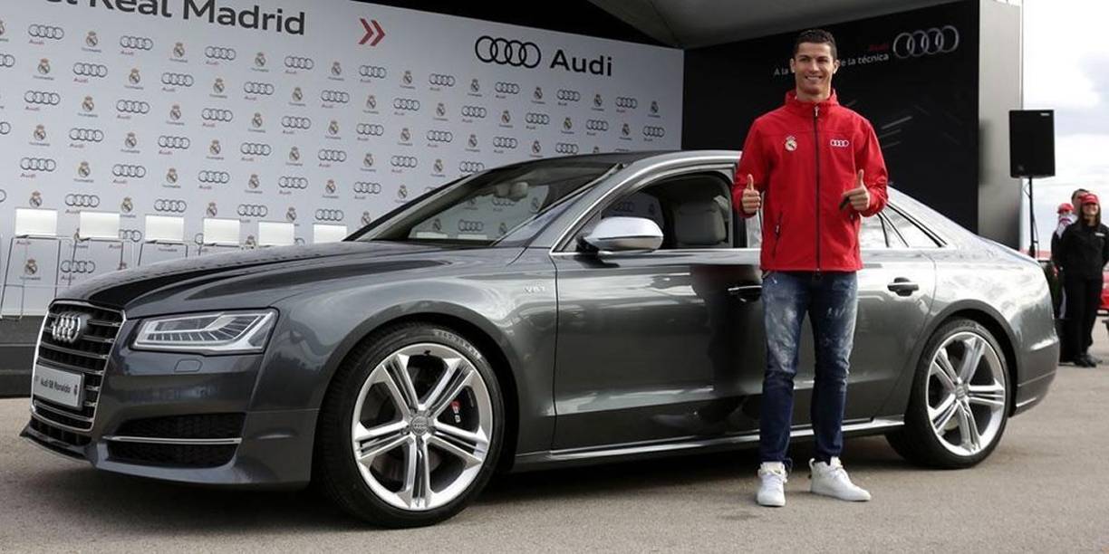 Audi S8 - En la temporada 2011-2012, Cristiano acudía a los entrenamientos del Real Madrid conduciendo un Audi S8. Estaba valorado en 125.840 euros.