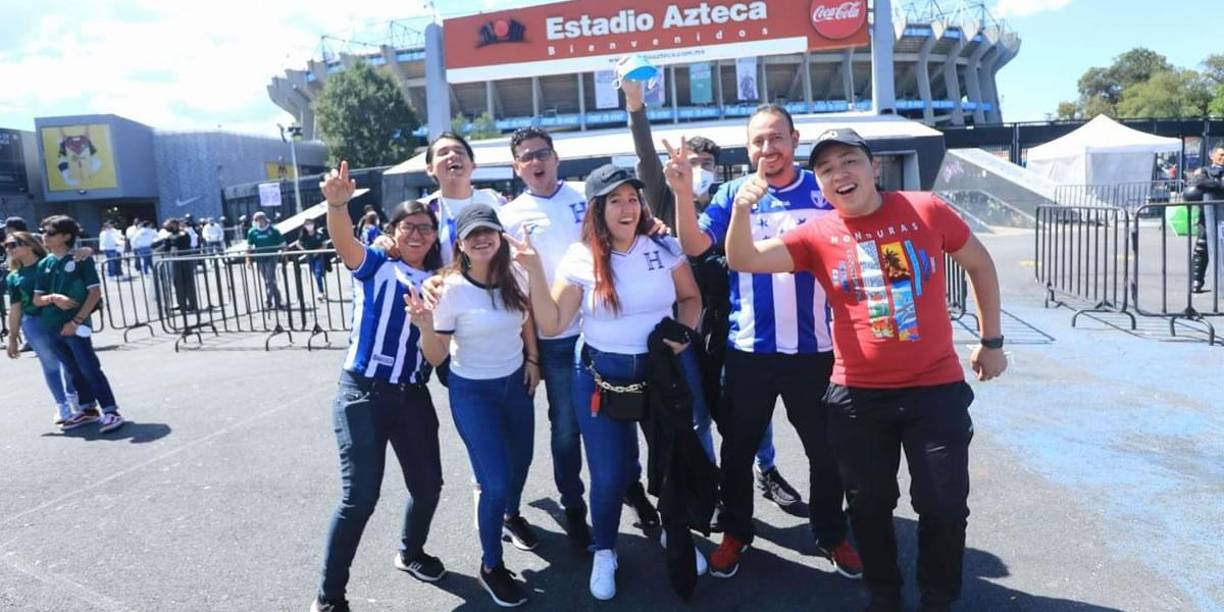Catrachos presentes en el Azteca para apoyar a Honduras ante México