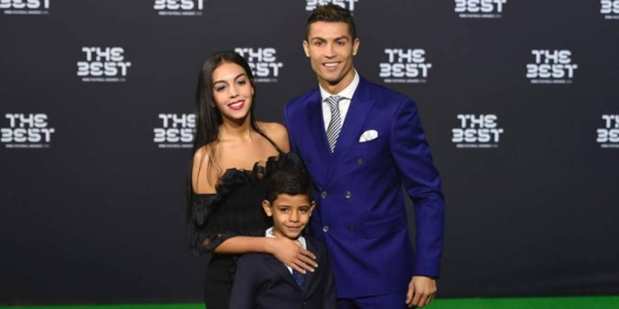 Según medios españoles, CR7 está enamorado y tendría planes de boda con la española Georgina Rodríguez.