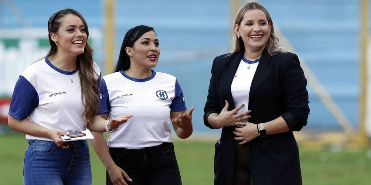 Las bellas presentadoras del programa ‘Las Dueñas del Balón‘, Erika Williams, Tanya Rodríguez y Martha Ríos, cautivan en el Olímpico.