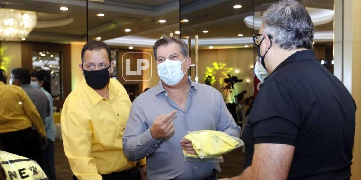 Mateo Yibrín disfrutó como uno más de la presentación de la camiseta del Real España.