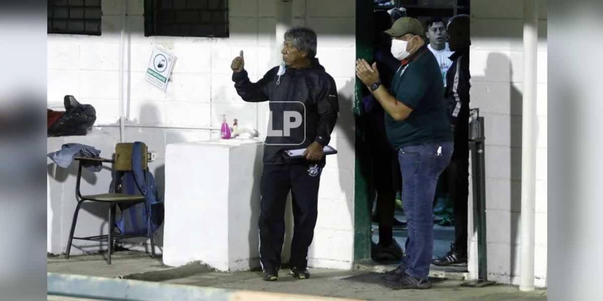Ramón ‘Primitivo‘ Maradiaga, entrenador del Platense, durante el juego frente al Olimpia.