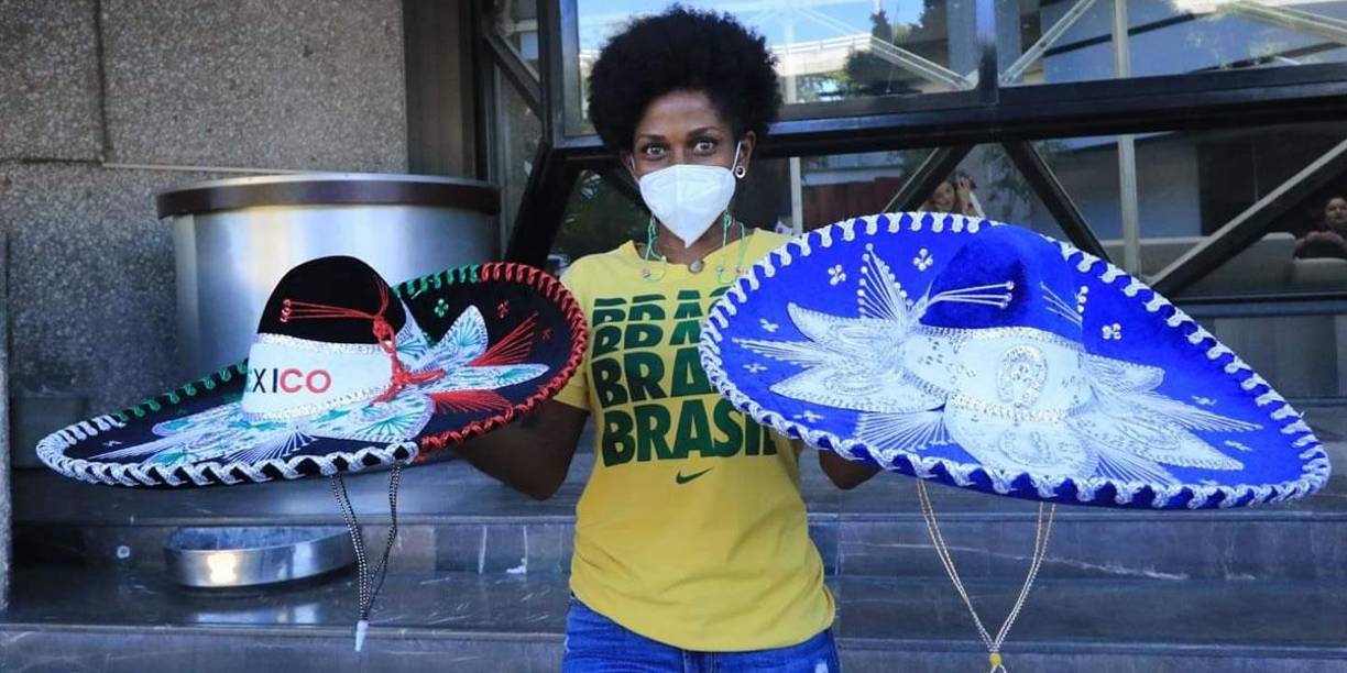 Catrachos presentes en el Azteca para apoyar a Honduras ante México