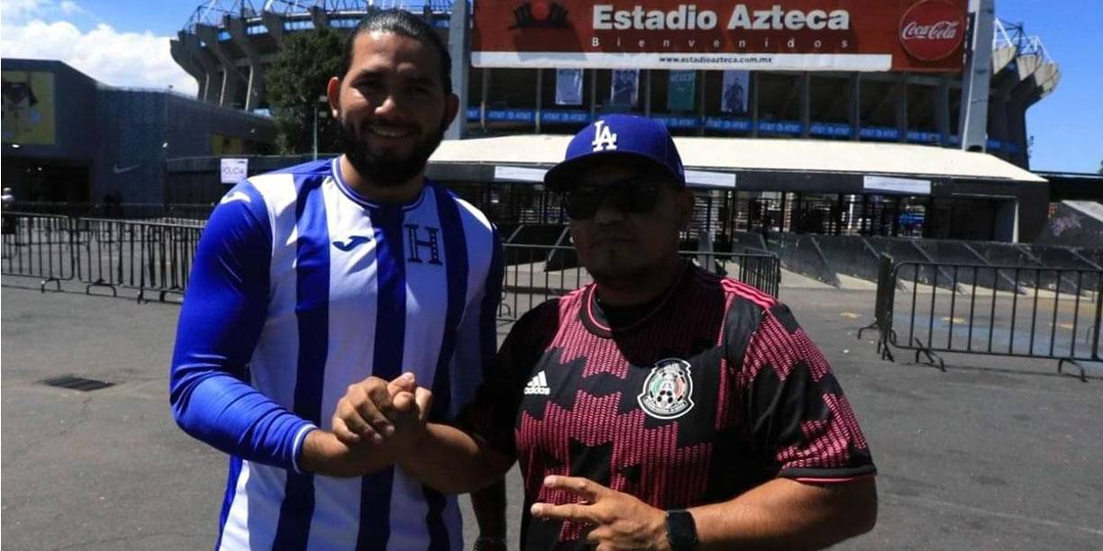 Catrachos presentes en el Azteca para apoyar a Honduras ante México