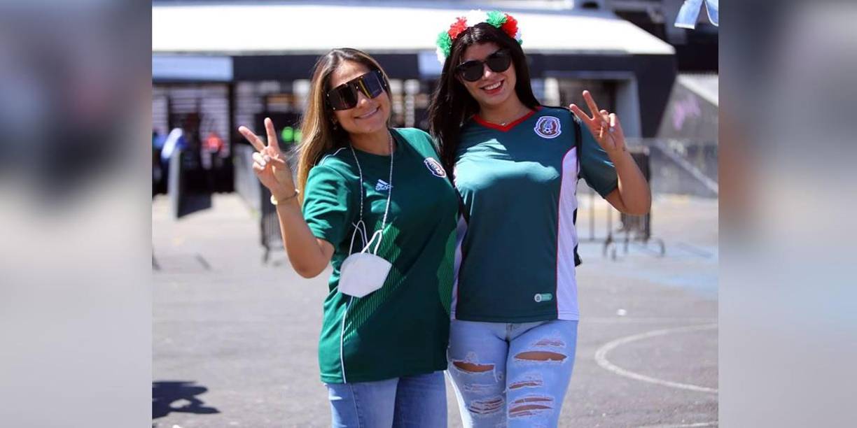 Catrachos presentes en el Azteca para apoyar a Honduras ante México