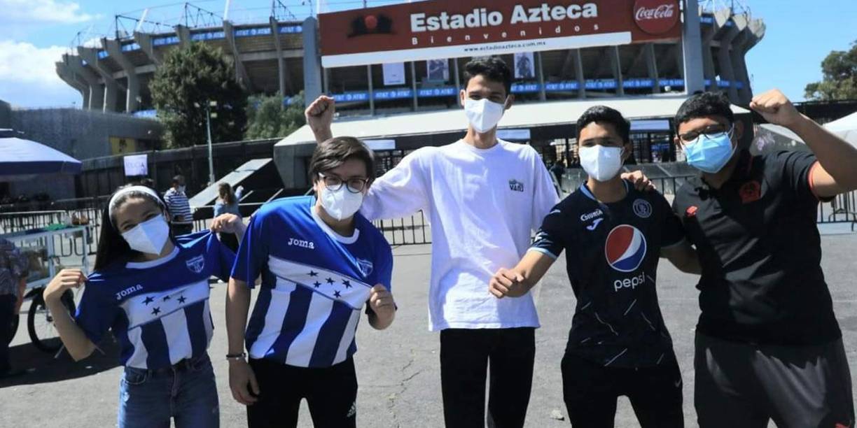 Catrachos presentes en el Azteca para apoyar a Honduras ante México
