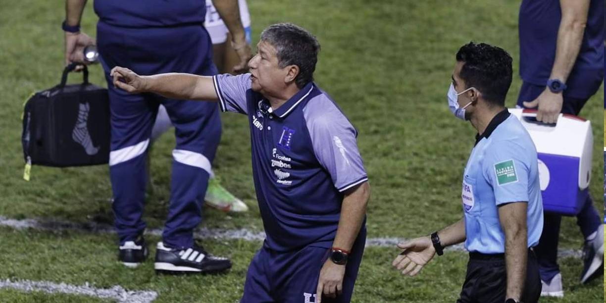 El entrenador colombiano no estaba nada contento y mostró su frustración tras esa acción contra ‘Choco‘ Lozano.