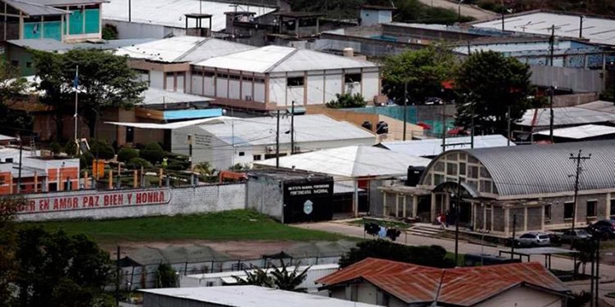 Según se reportó, del reo -junto a 41 internos- salieron del presidio a realizar labores de mejoras del campo de fútbol y estaban bajo vigilancia de agentes policiales. 