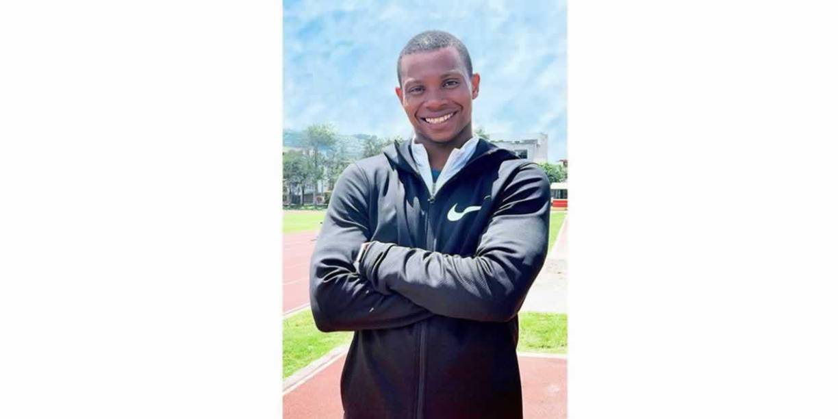 Nacido en la costera Esmeraldas, noroeste y fronteriza con Colombia, el velocista medía 1,76 metros de estatura y pesaba 65 kg. Antes de fichar para el FC Barcelona, sufrió un bajón en su carrera deportiva debido a actos de indisciplina y diferencias con sus entrenadores, llegando a dedicarse a la reparación de motocicletas, según medios nacionales.