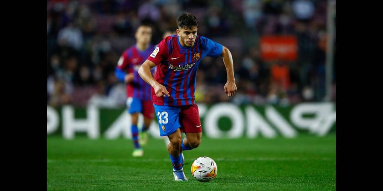 Arriba, junto a Memphis Depay, la otra apuesta del nuevo entrenador azulgrana podría ser la titularidad de Abde Ezzalzouli, que debutó con Sergi Barjuan en el banquillo tras la destitución de Ronald Koeman. 