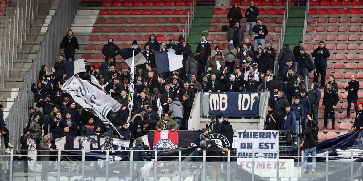 Decenas de aficionados del Girondins de Burdeos se desplazaron al estadio del Metz para apoyar al equipo en esta jornada 14 de la Ligue 1.