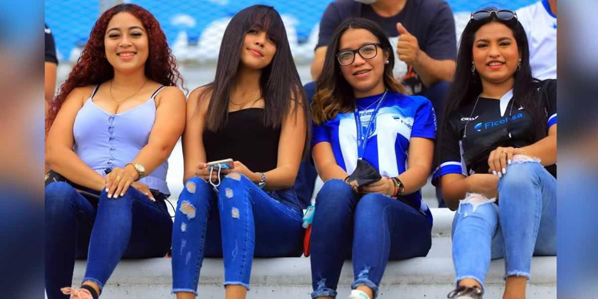 Las bellezas que adornaron el partido Honduras-Costa Rica en el Olímpico
