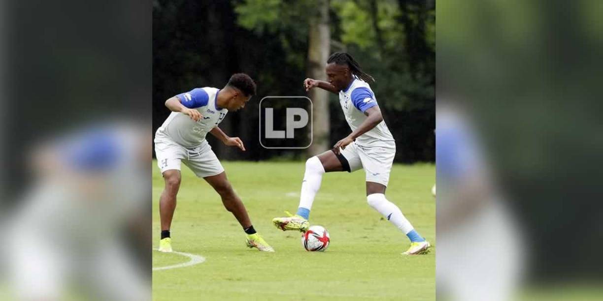 Alberth Elis y Antony ‘Choco Lozano en un gran duelo en el entrenamiento. ¿Quién habrá ganado?