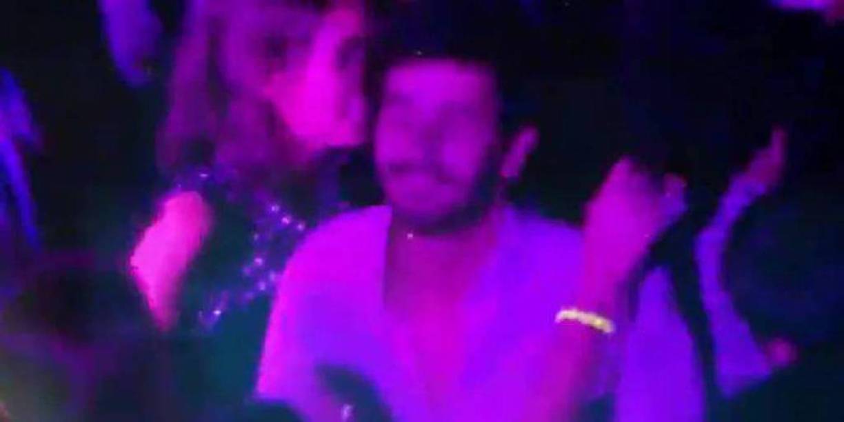 <b>“Piqué ha vuelto a las andadas y ha vuelto a salir de fiesta, de madrugada, por Barcelona”</b>, prologó su informe el paparazzi, que además contó cómo logró el ahora ex futbolista para vaciar un local repleto de gente divirtiéndose para transformar la velada en una celebración exclusiva.