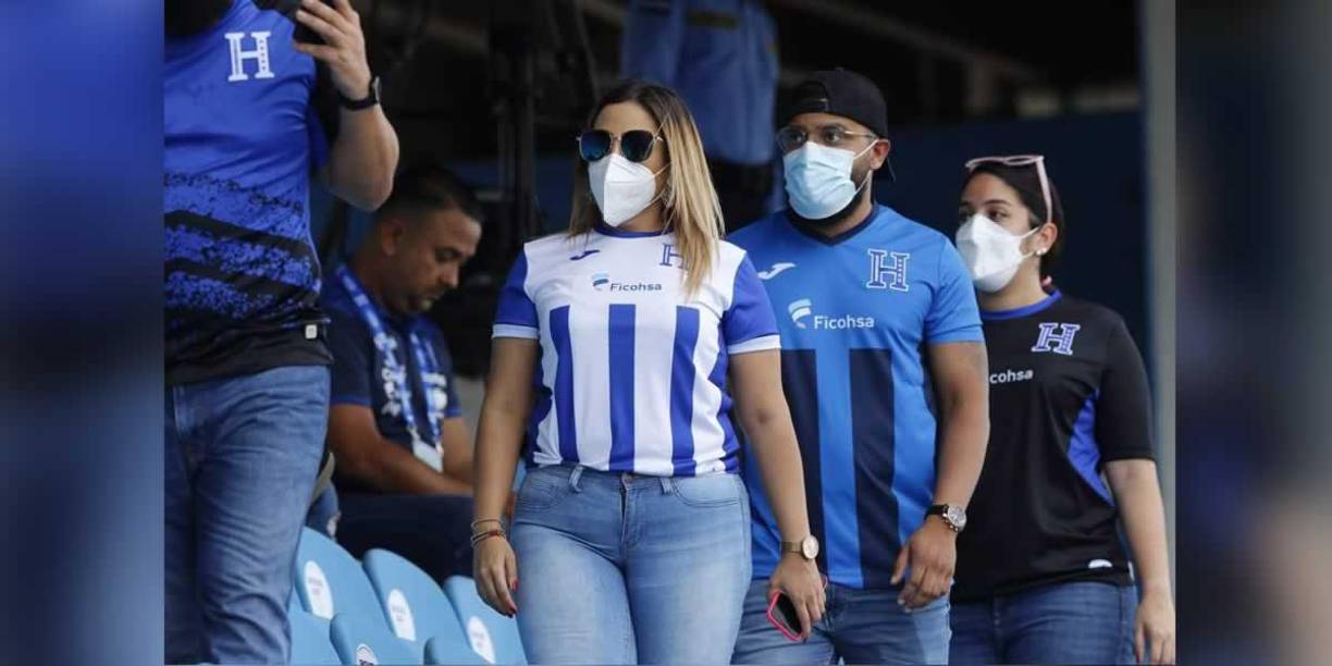 Las bellezas que adornaron el partido Honduras-Costa Rica en el Olímpico