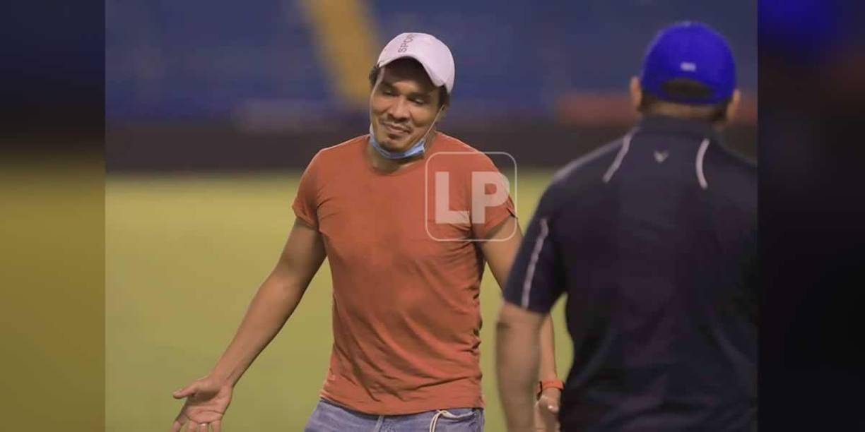 Julio César ‘Rambo‘ de León estuvo en el estadio Olímpico viendo el partido de Honduras ante Costa Rica.