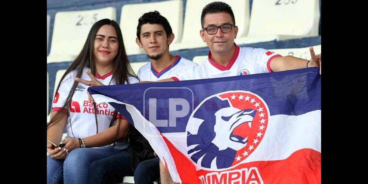 La afición del Olimpia se dio cita en el estadio capitalino para apoyar a su equipo.