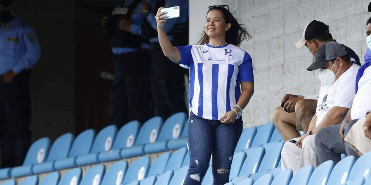 Las bellezas que adornaron el partido Honduras-Costa Rica en el Olímpico