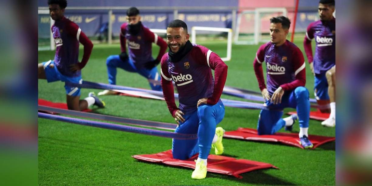 Risas y buen rollo: el primer entrenamiento de Xavi con el equipo completo del Barça