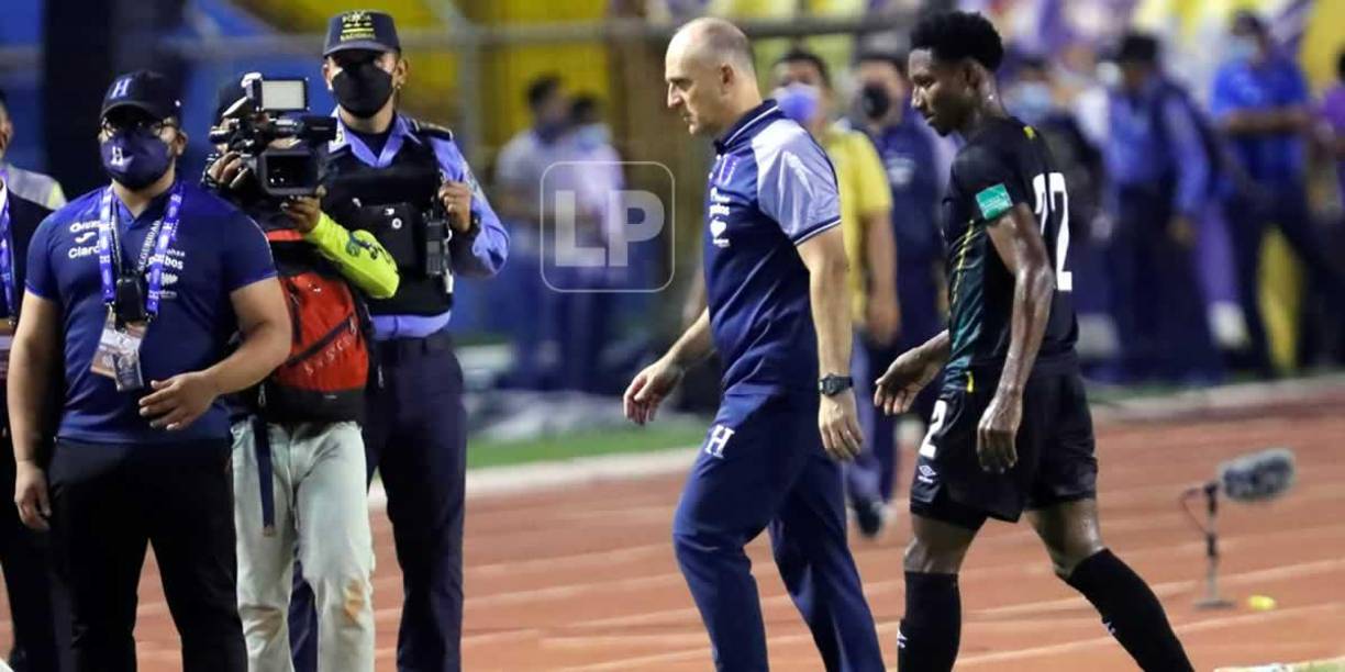 Fabián Coito dejó cabizbajo la cancha.