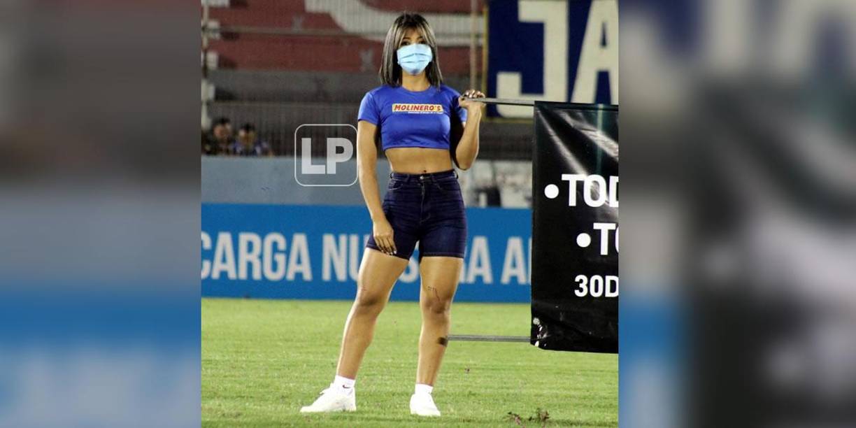 En la cancha del estadio Ceibeño también hubo bellezas.