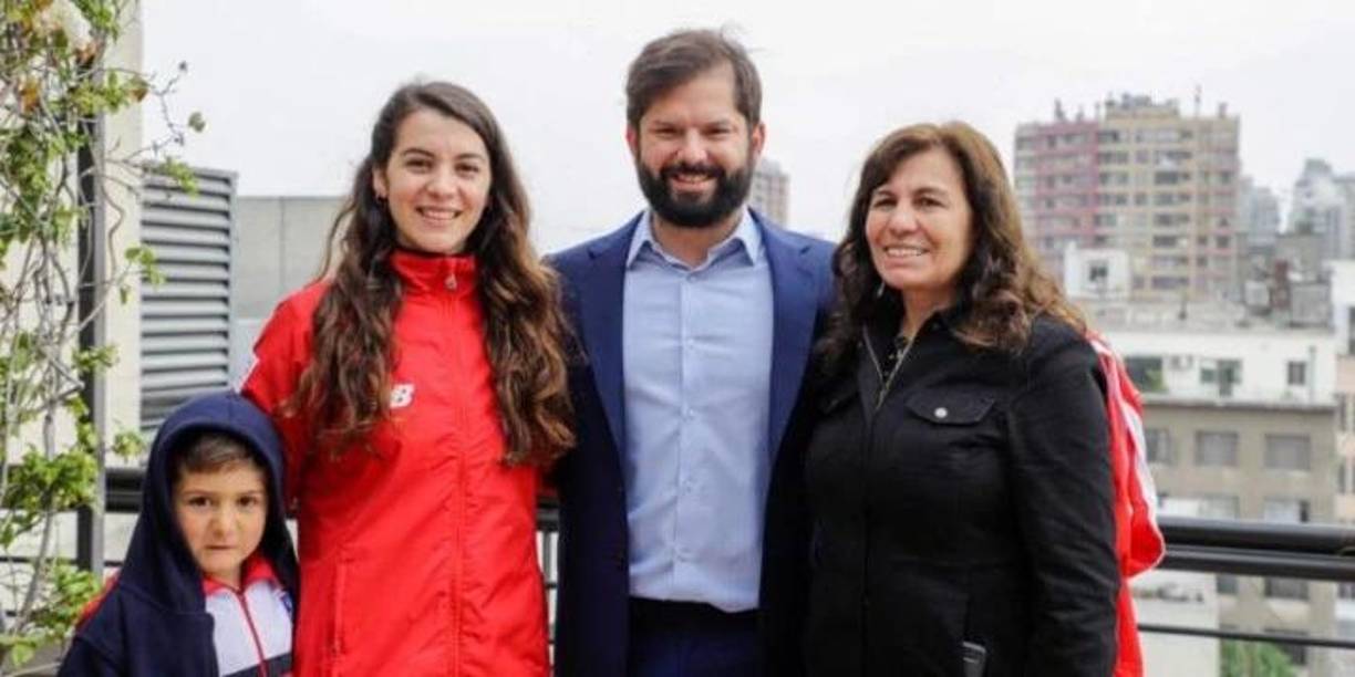 Carrasco (29) estudió química ambiental de la Universidad de Chile y es madre de un hijo de seis años. 