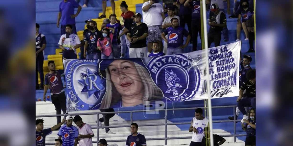 La pancarta que llevó la afición de Motagua al estadio Olímpico.