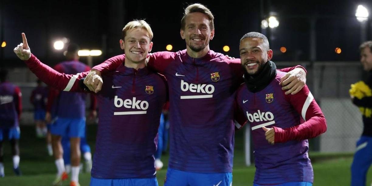 Risas y buen rollo: el primer entrenamiento de Xavi con el equipo completo del Barça