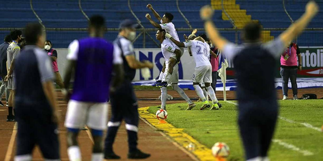 Todo era felicidad en la Selección de Honduras tras el gol de Bryan Moya.