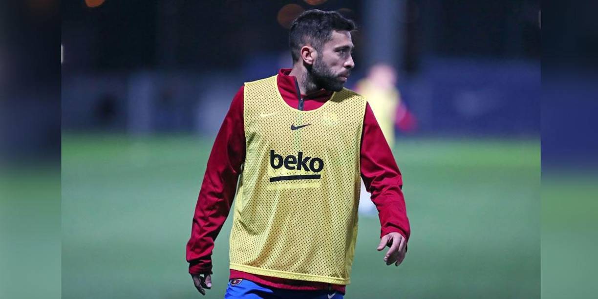 Risas y buen rollo: el primer entrenamiento de Xavi con el equipo completo del Barça