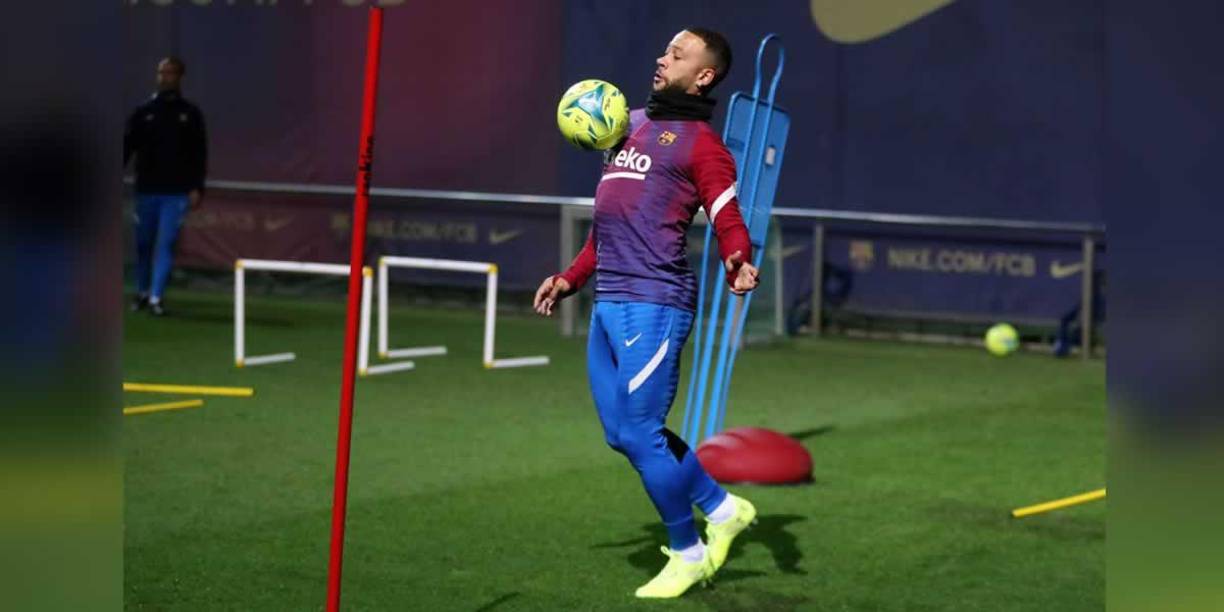 Risas y buen rollo: el primer entrenamiento de Xavi con el equipo completo del Barça