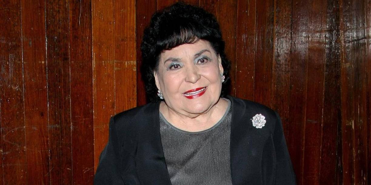 La actriz mexicana Carmen Salinas falleció después de varias semanas hospitalizada por un derrame cerebral, confirmó anoche la familia en un comunicado.