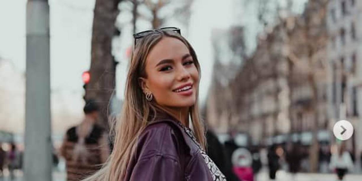 Entre lágrimas, Bednarskase declaró culpable de intentar evadir fraudulentamente la prohibición de importar drogas de clase B.