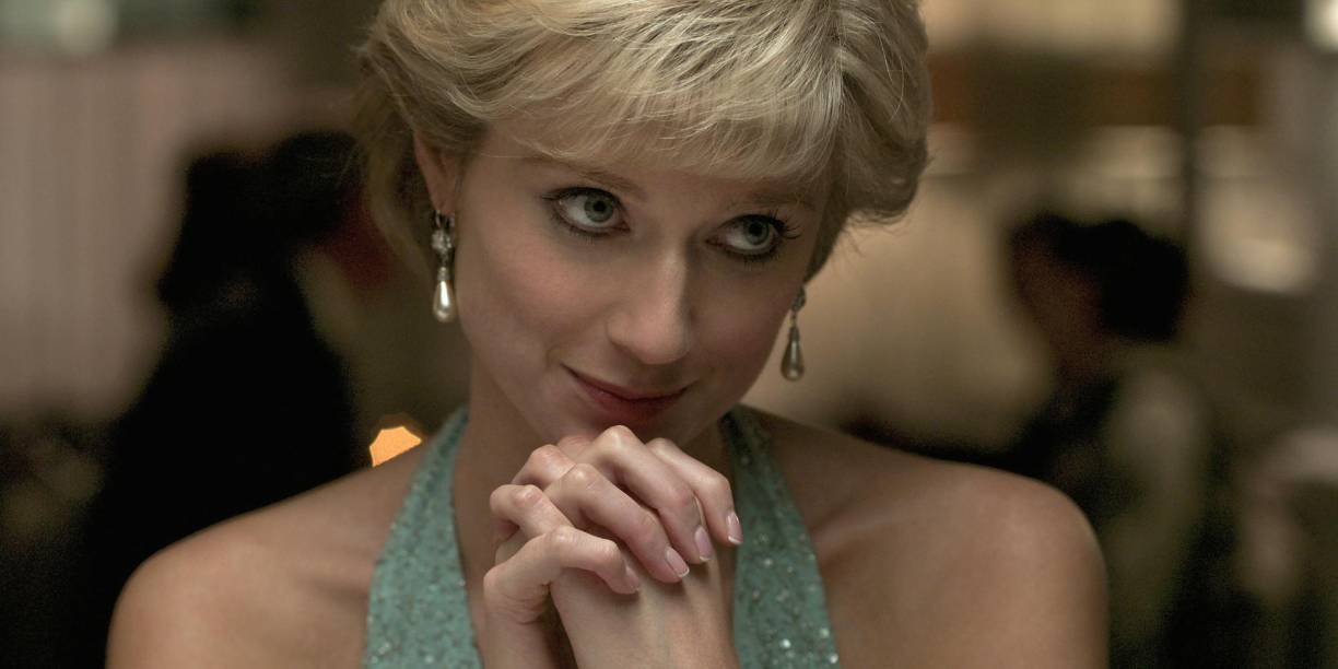 La actriz se convierte en la segunda intérprete, después de Emma Corrin, en dar vida a la princesa Diana de Gales en “The Crown”, de Netflix. Debicki asume el papel de la muy esperada quinta temporada, que se estrenó ayer 9 de noviembre.