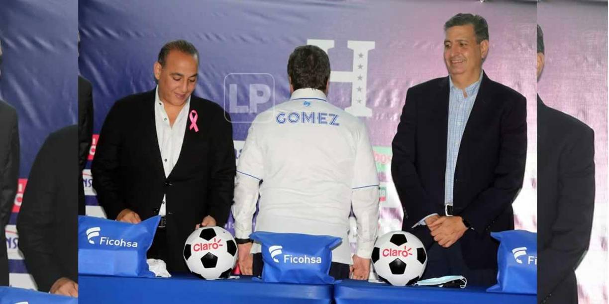 En la espalda la camiseta tenía el apellido del ‘Bolillo‘.