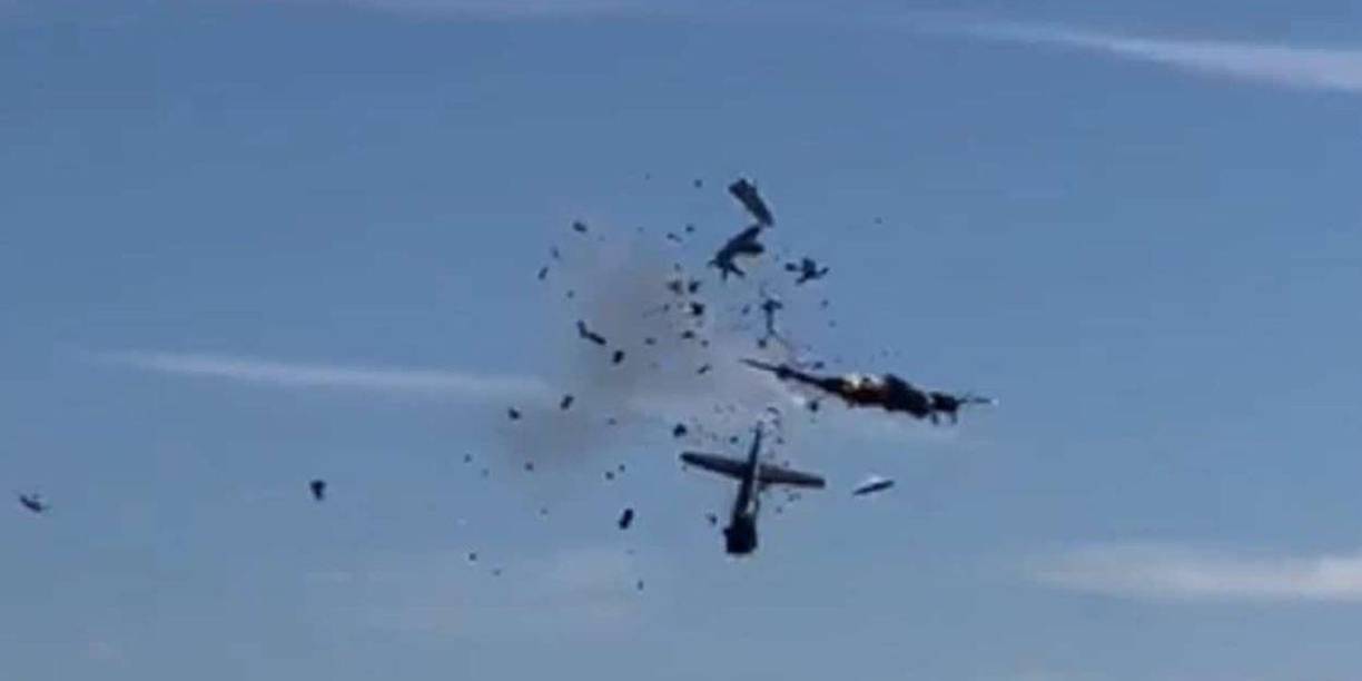 Videos de testigos publicados en las redes sociales mostraron imágenes del avión más pequeño que descendía hacia el B-17 que volaba más bajo y se estrellaba contra él mientras ambos volaban en círculos alrededor del aeropuerto. 