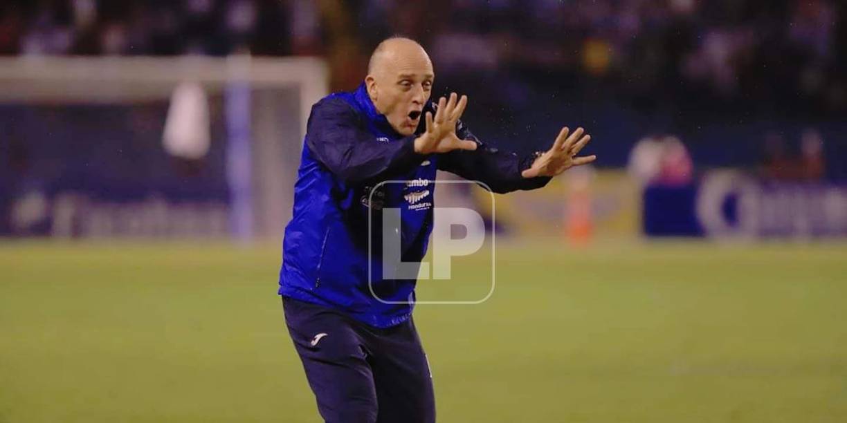 Fabián Coito vivió de manera intensa el partido ante Costa Rica.