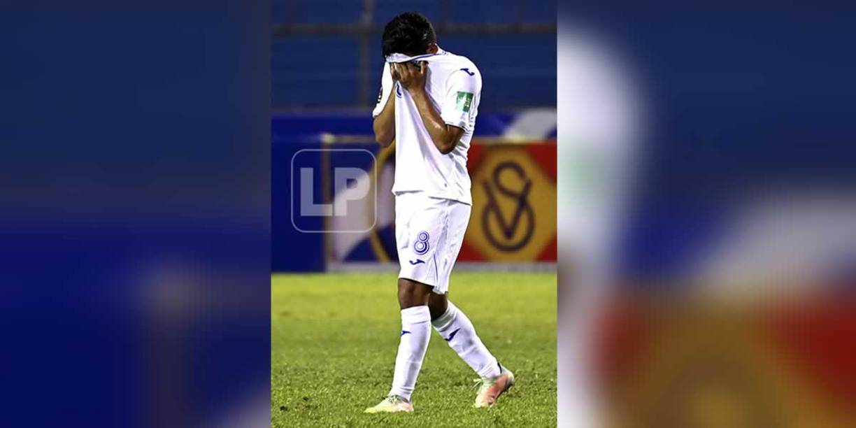 José Mario Pinto se marchó del campo muy afectado por la derrota.