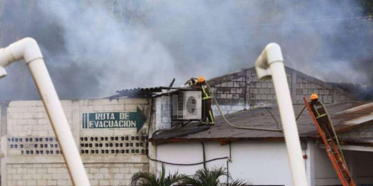 <br/>Bomberos mencionaron, durante los primeros minutos, que las explosiones eran inminentes y recomendaron evacuar. Sin embargo, las explosiones previstas no se dieron a a consecuencia del arduo trabajo de los oficiales y otros colaboradores sofocando las llamas.<br/><br/>El incendio fue controlado y bomberos, así como otras personas, fueron atendidos por paramédicos. El tránsito se detuvo durante par de horas. Las pérdidas económicas aún no son cuantificadas. Sin embargo, se destaca la inexistente cifra de heridos o fallecidos.