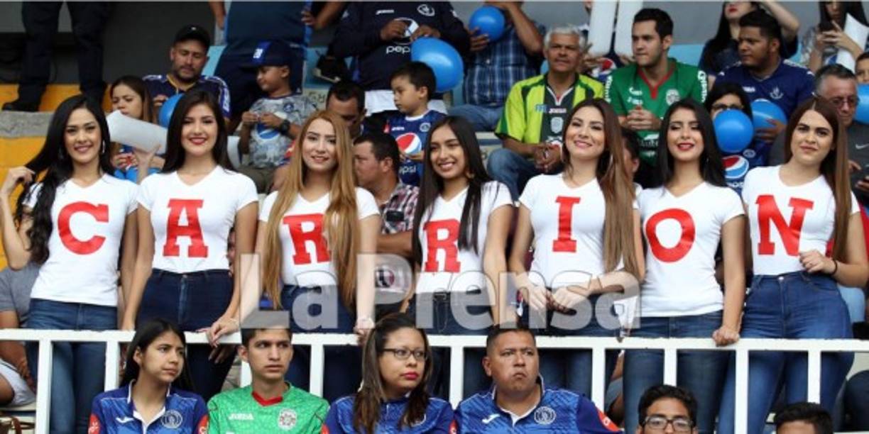 Las bellas chicas Carrion que engalanaron las gradas del estadio Nacional.