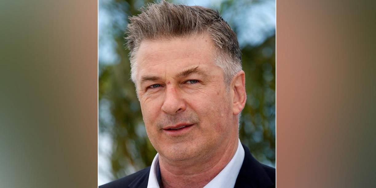 Tras años coleccionando polémicas e incidentes por su carácter iracundo y fogoso, Alec Baldwin había logrado la estabilidad en los últimos tiempos, con proyectos sólidos y un matrimonio con familia numerosa, una tranquilidad que ahora se ha visto empañada por el incidente que ha acabado con la vida de una directora de fotografía.