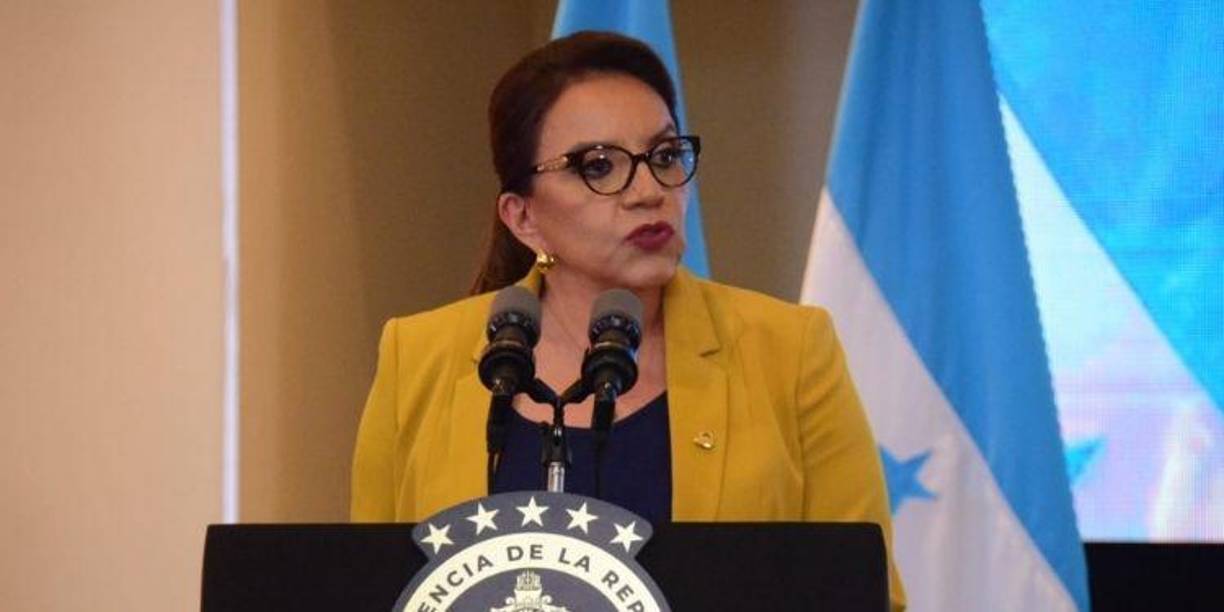 También ha lucido trajes en color mostaza.