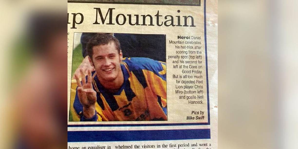 Según contó el exjugador para la prensa británica, “Alan Ball y Geoff Hurst (campeones del mundo con Inglaterra en 1966) nos estaban viendo entrenar cuando yo tenía 12 años y le dijo a mi padre: ‘Cada diez o quince años en este país tenemos un talento que sobresale del resto y creo que tu hijo puede ser ese talento”.