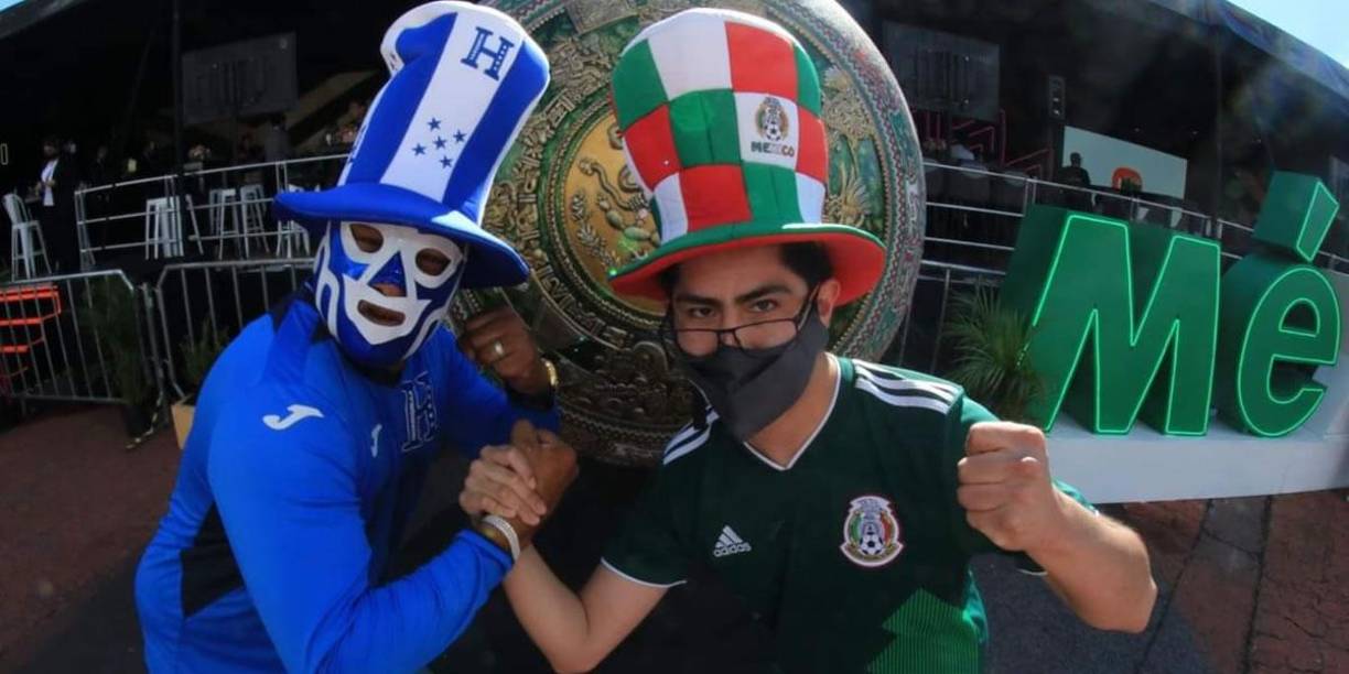 Catrachos presentes en el Azteca para apoyar a Honduras ante México