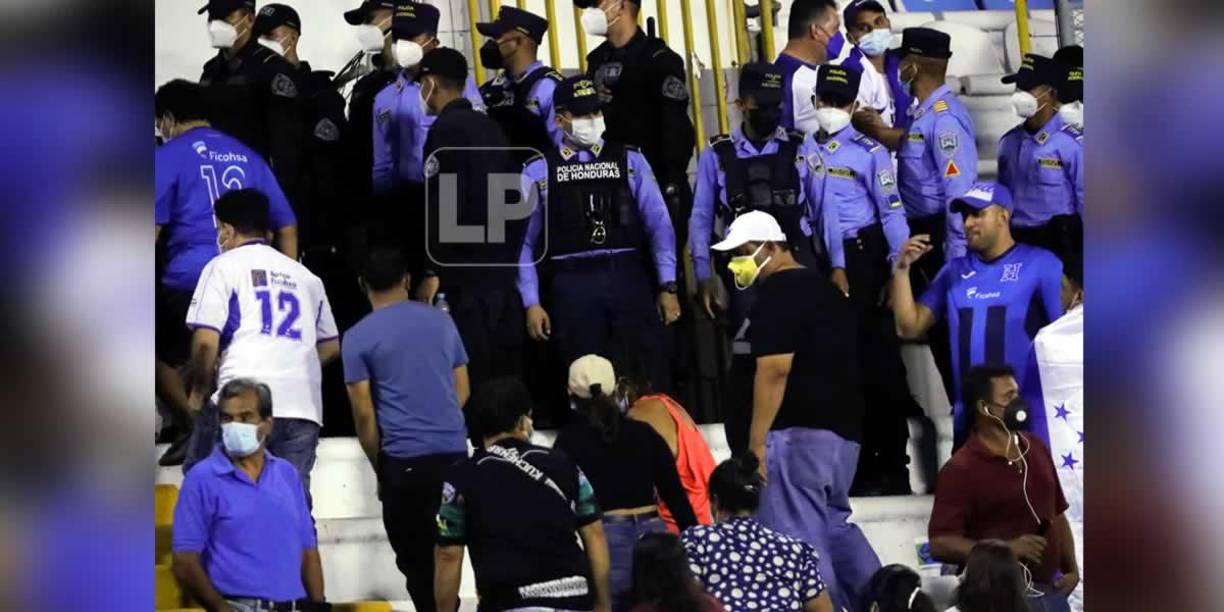 La afición hondureña se empezó a marchar del estadio Olímpico tras el segundo gol de Jamaica.