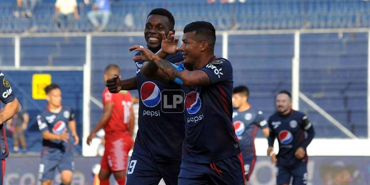 Iván ‘Chino‘ López celebró su gol con el gesto del águila.