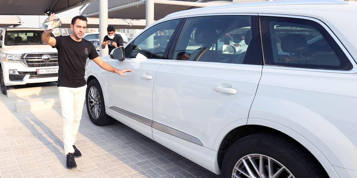 Xavi despidiéndose justo antes de subirse a su coche.