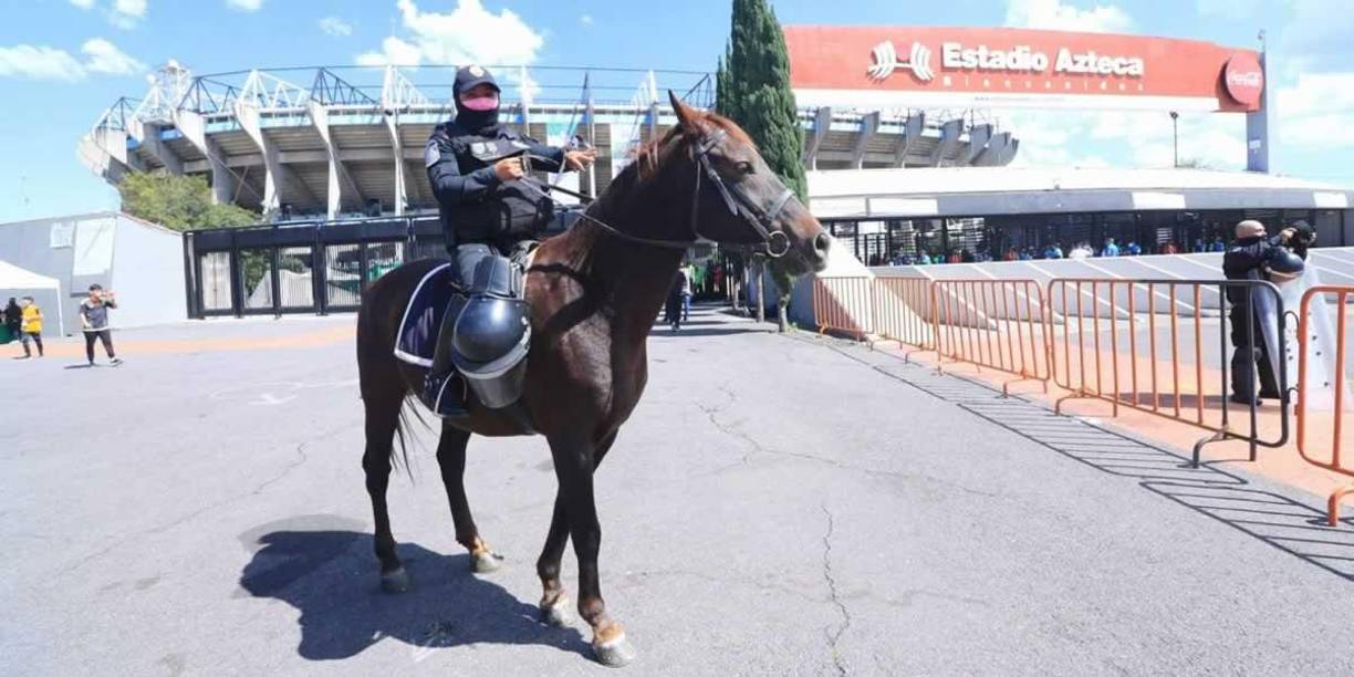 Catrachos presentes en el Azteca para apoyar a Honduras ante México