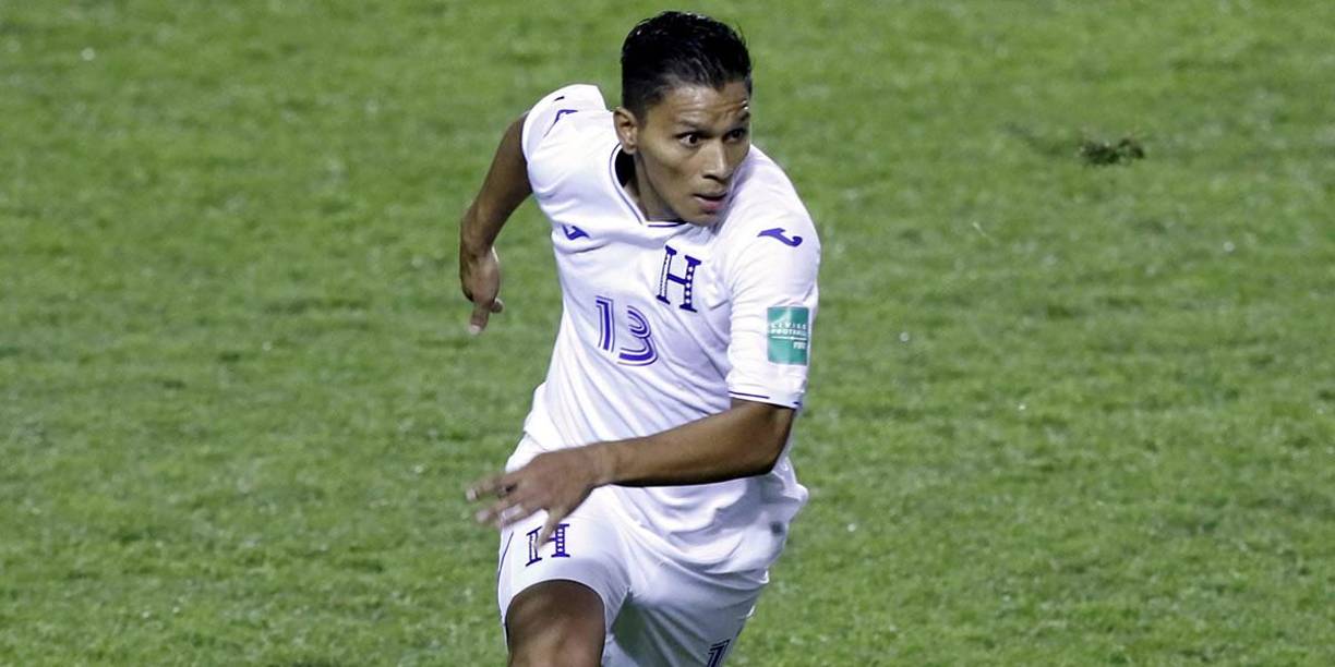 Bryan Moya cambiará su posición, jugará esta vez como extremo por el costado izquierdo para buscar hacer daño a la defensa panameña.